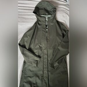 Uniqlo Dark Green Water Repellent, Wind Proof Lightweight Women’s Long Coat - S